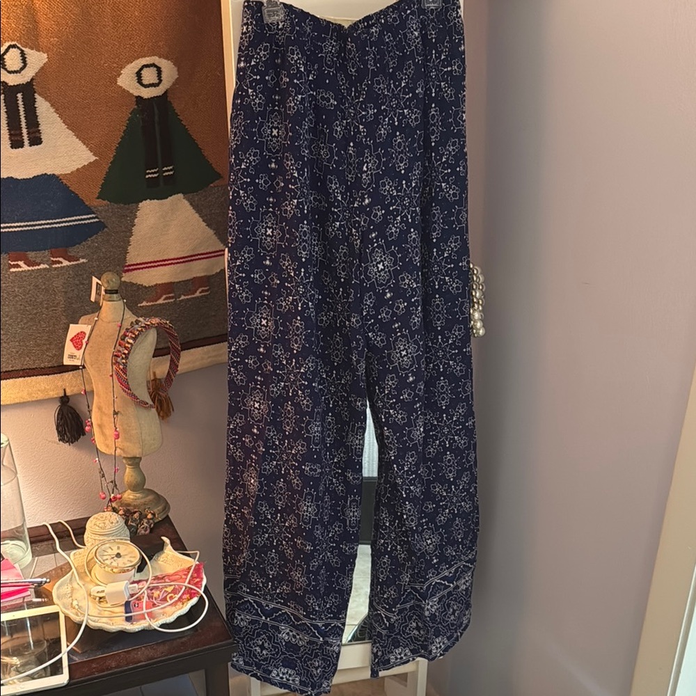 Francesca’s elastic waist Navy Blue Patterned Pants